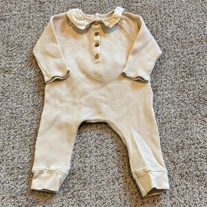 Snug 100% Organic Cotton Off White One Piece Ruffle Collared Outfit Size 6 Mo